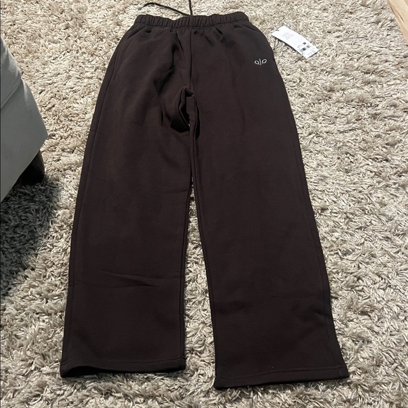 ALO Yoga Accolade Straight Leg Sweatpant - Espresso - Picture 5 of 7